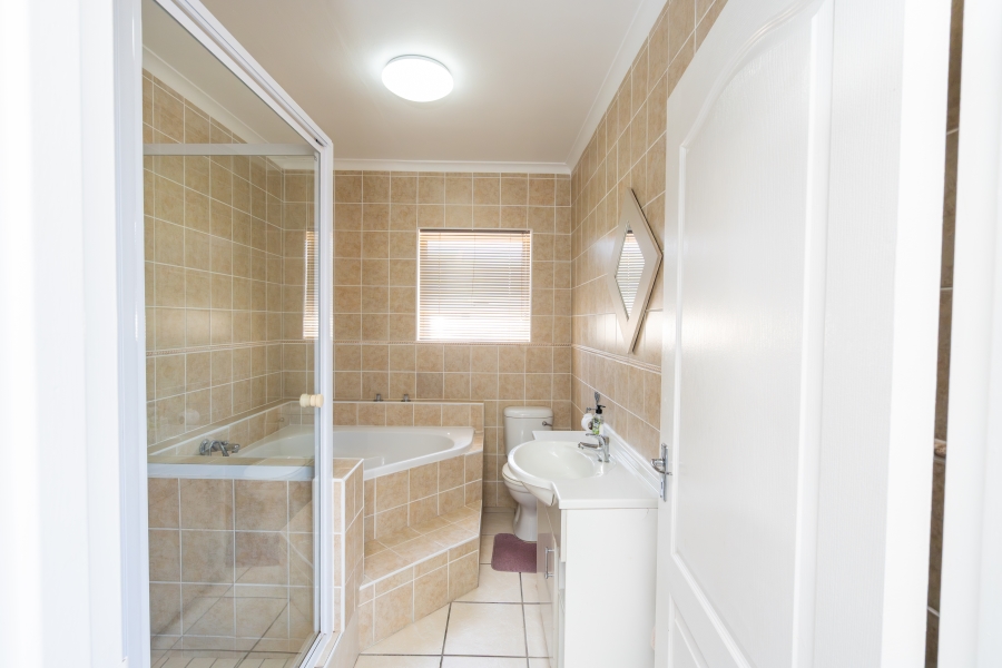 4 Bedroom Property for Sale in Myburgh Park Western Cape